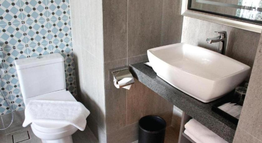 Hatten Place Melaka Екстериор снимка